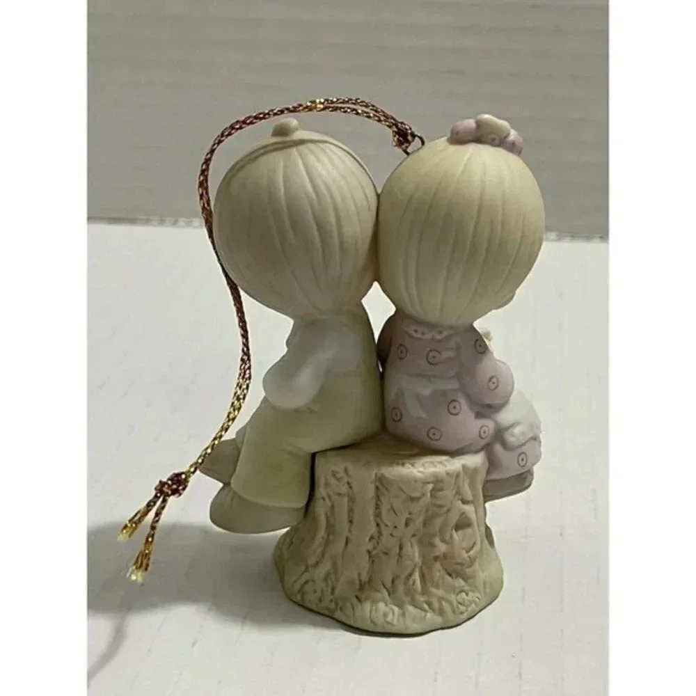 Precious Moments 1989‎ LOVE ONE ANOTHER Porcelain Bisque Ornament 522929 - Picture 3 of 8